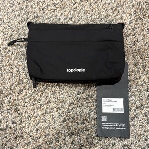 Topologie Black Wristlet Clutch OS